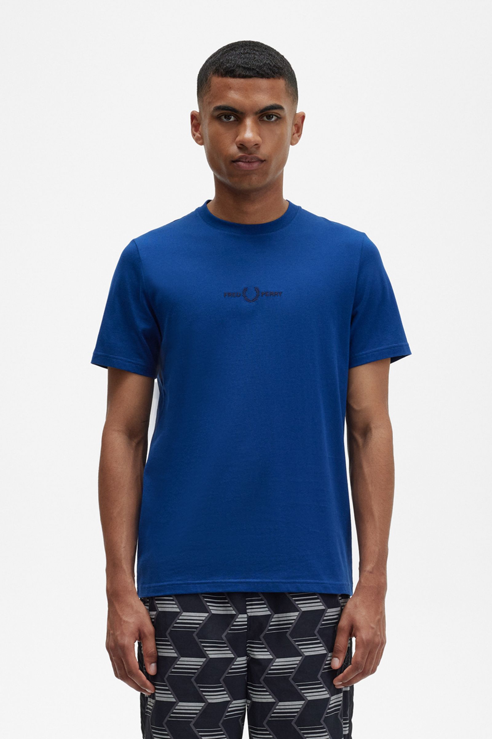 Camiseta bordada cobalto