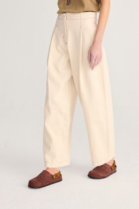 Ecru twill pleated barrel pants