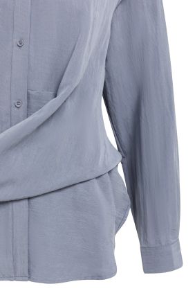 Blusa anudada con mangas largas