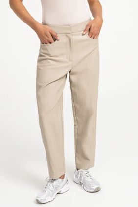 Pantalón Piel sintética y corte carrot