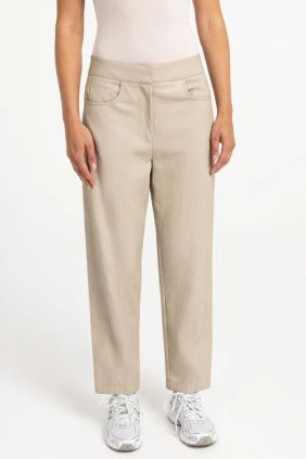 Pantalón Piel sintética y corte carrot