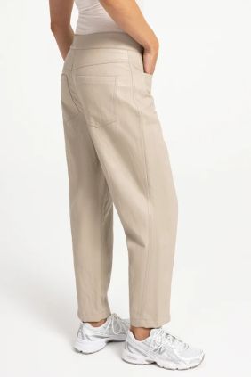 Pantalón Piel sintética y corte carrot